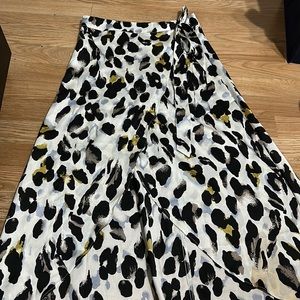 SHEIN skirt. Greta material. Only used once